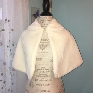 Little girls faux fur cape